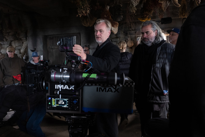 Die neuen 70-mm-Imax-Kameras: kleiner als früher, immer noch riesig (Bild: Universal Pictures)